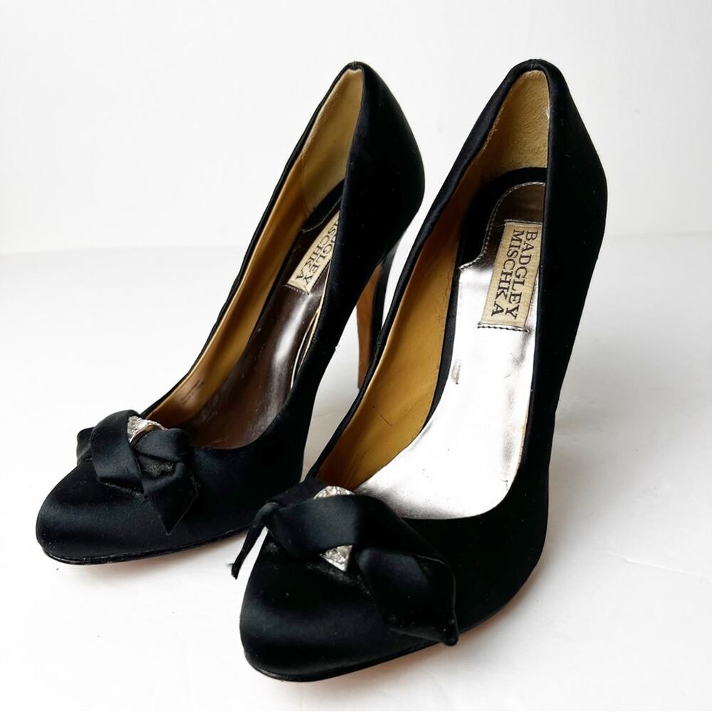 SZ 6.5 Badgley Mischka Satin Black Heel Pumps